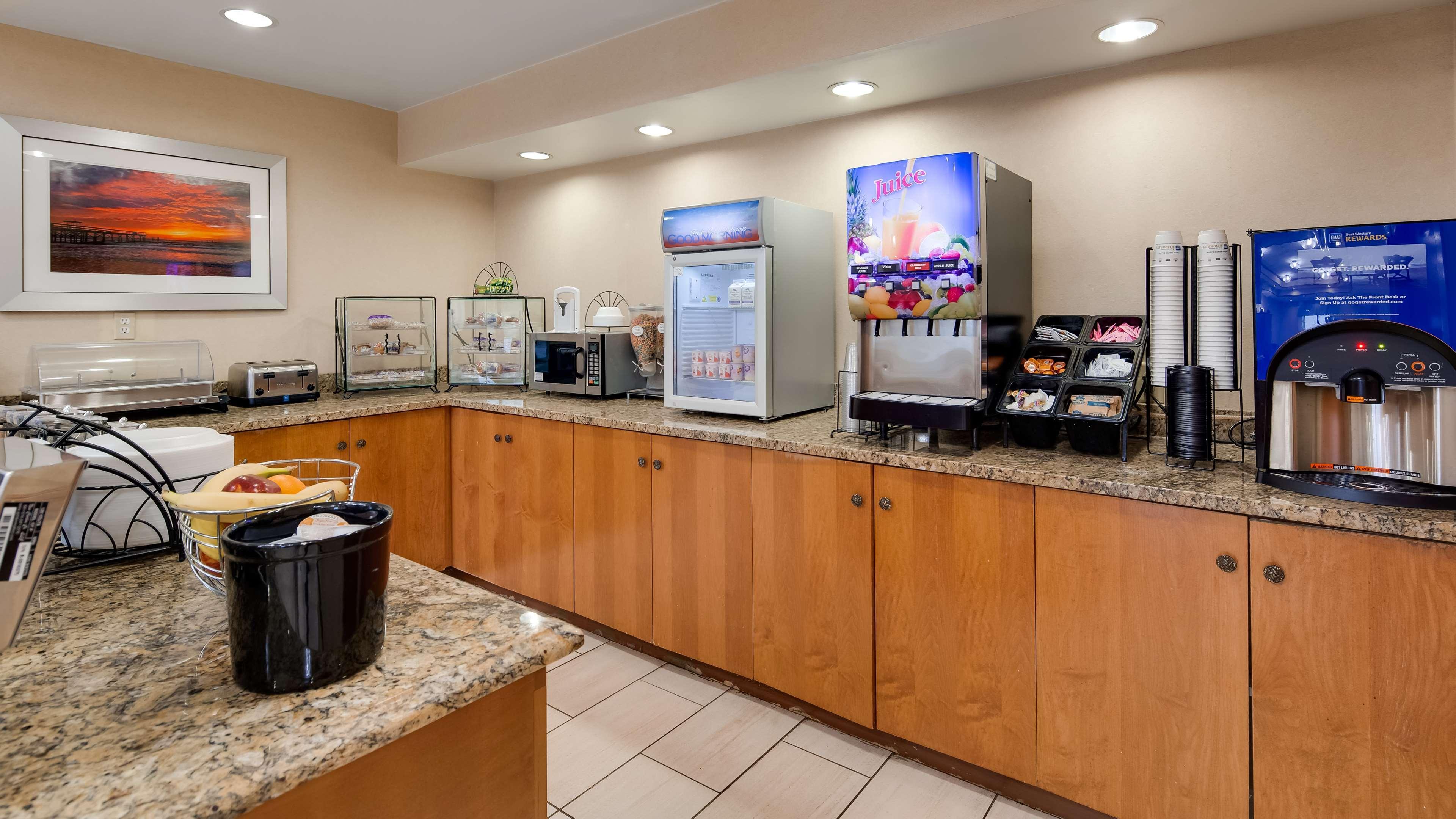 Best Western Executive Inn - Latta Berrys Crossroads Exterior photo