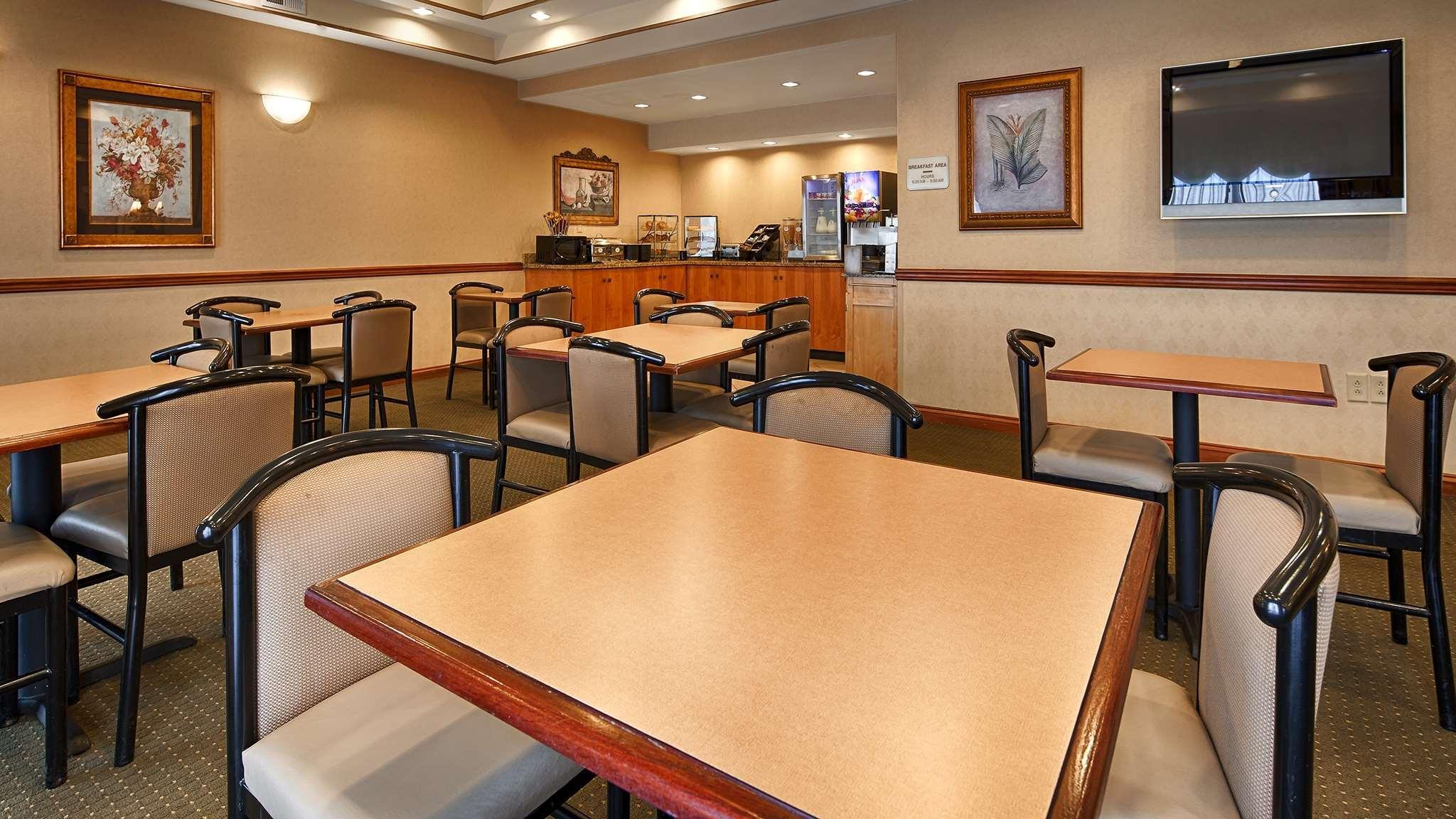 Best Western Executive Inn - Latta Berrys Crossroads Exterior photo