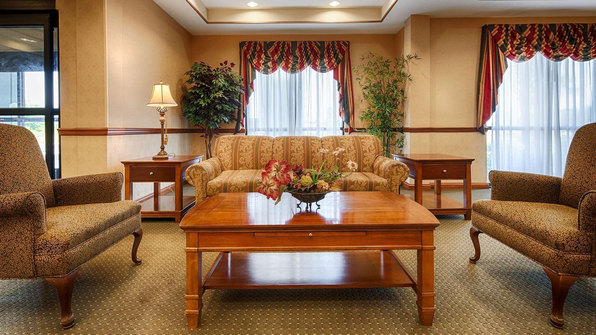 Best Western Executive Inn - Latta Berrys Crossroads Exterior photo
